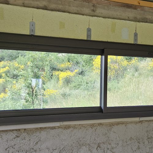 Fenêtre coulissante, 2 vantaux/2 rails, de couleur gris 2900 sablé